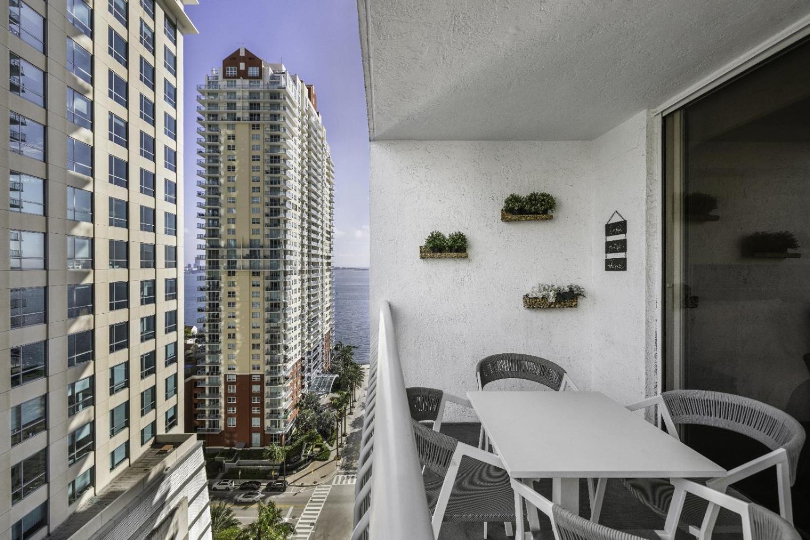 Studios In Brickell With Pool, Gym, Free Parking And Game Room ไมอามี ห้อง รูปภาพ